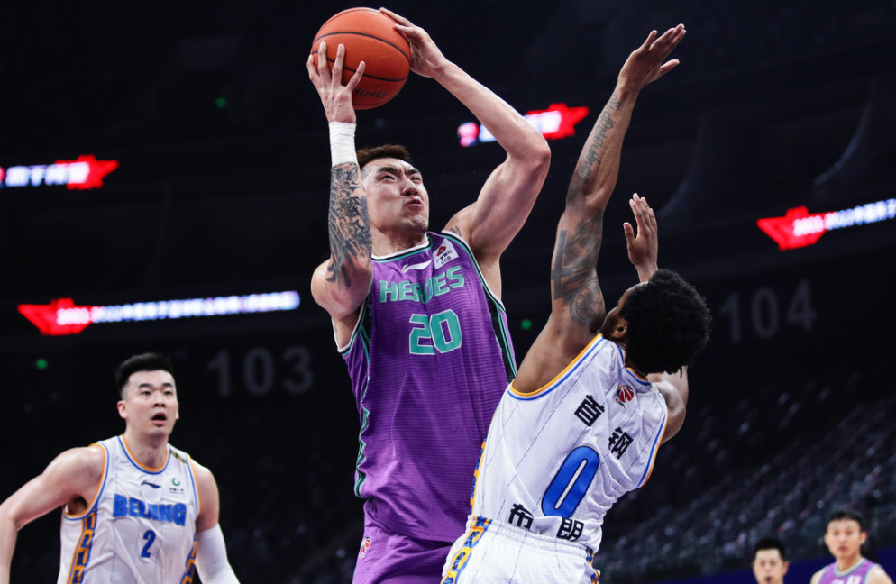 九游体育包含费城76人集结日遗憾出局，志在荷甲名次提升，震撼外界，年轻球员得到机会的词条